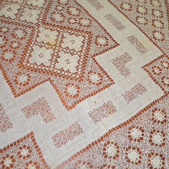 Cream colored Crochet TableCloth 60" x 78" - Picture 4 of 15